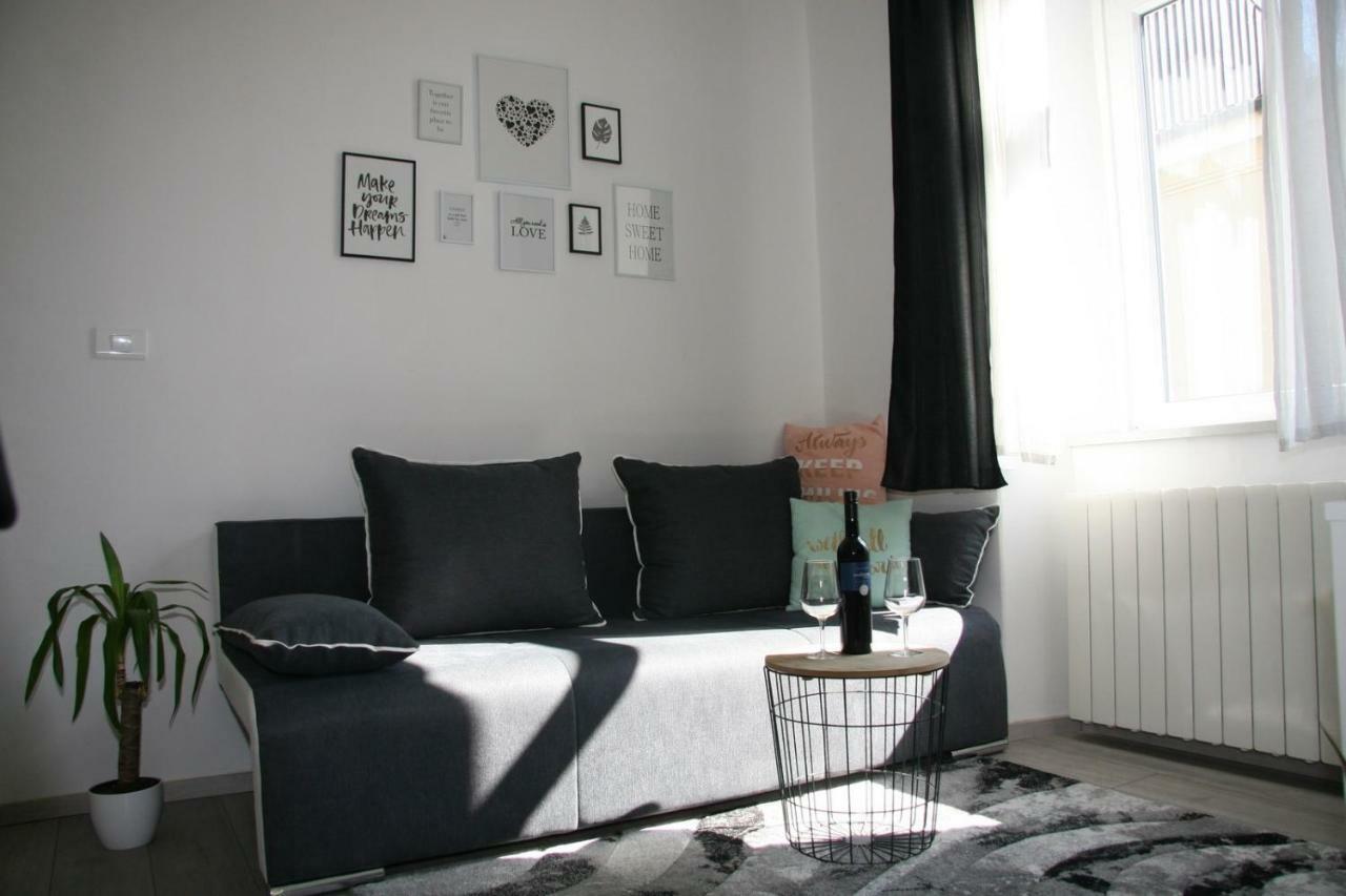 Stylish Apartment In City Center Pula Zewnętrze zdjęcie